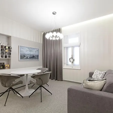 Kollar So Saunou Apartment *