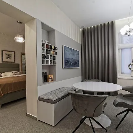 Kollar So Saunou Apartament *